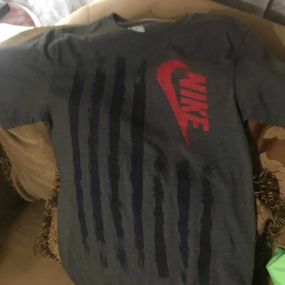 Nike grey flag shirt